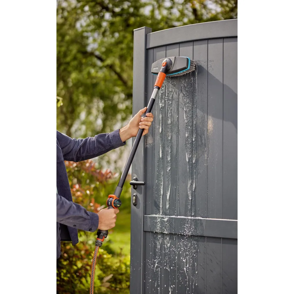 GARDENA Cleansystem Stielbürste soft, Bürste für größere, empfindliche Flächen Produktbild img3 L