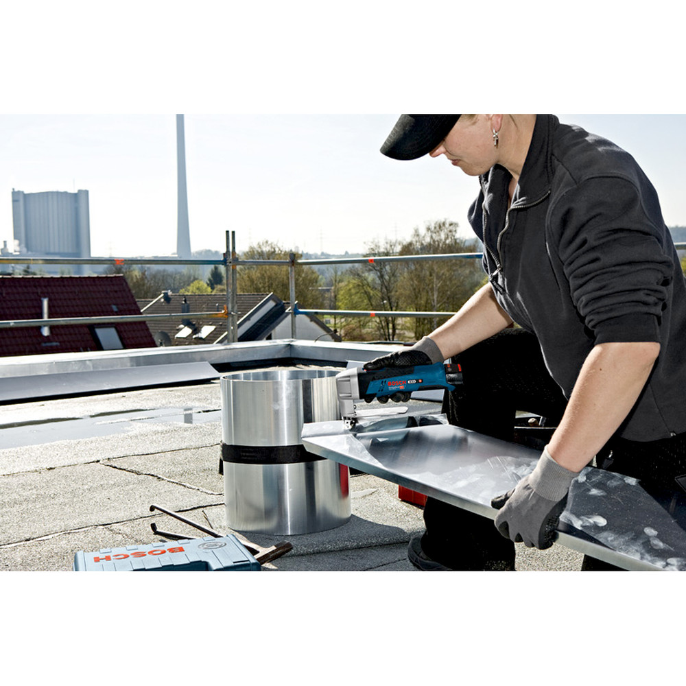 Bosch Akku-Blechschere GSC 12V-13, mit 2 x 2.0 Ah Li-Ion Akku, L-BOXX Produktbild img3 L