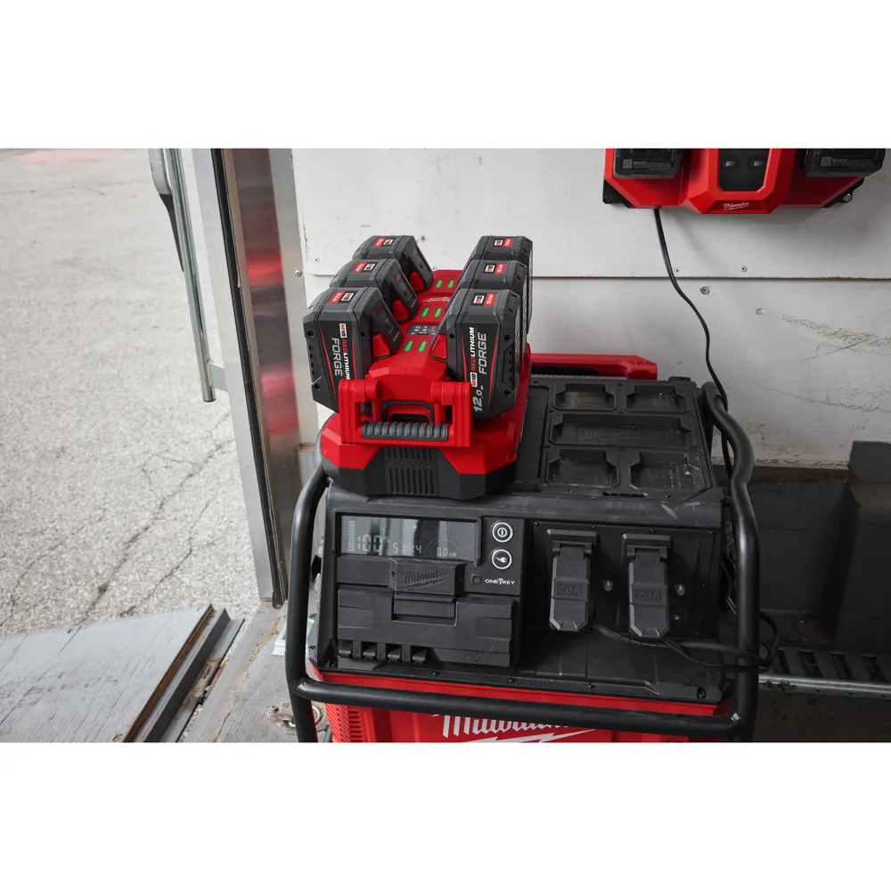 Milwaukee® M18MPC6 PACKOUT Schnellladegerät IN2 Produktbild img2 L