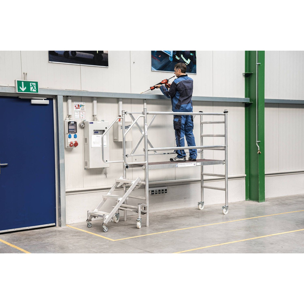 MUNK Günzburger Steigtechnik Montageplattform mit Treppenzustieg Produktbild img4 L