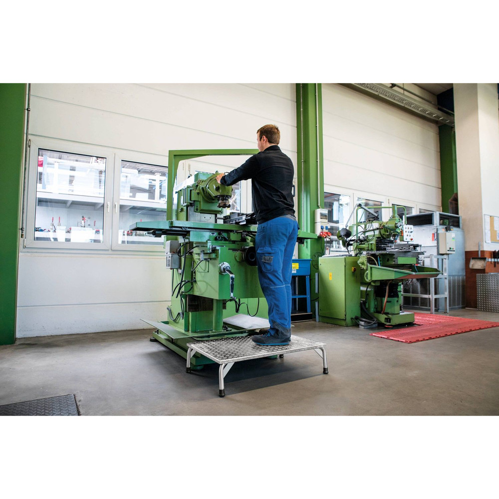 MUNK Günzburger Steigtechnik Arbeitspodest Produktbild img3 L