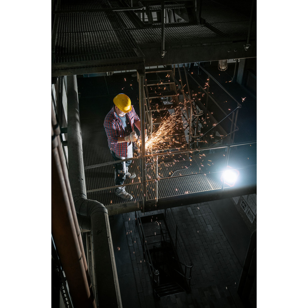 brennenstuhl professionalLINE LED Baustrahler X 8050 M IP54 8900lm 5m H07RN-F 3G1,5 Produktbild img4 L